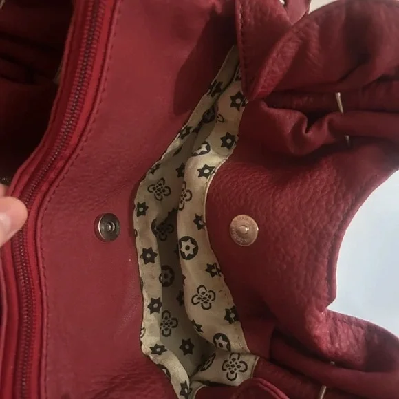 Chic Burgundy Shoulder Bag - Picture 4 of 5